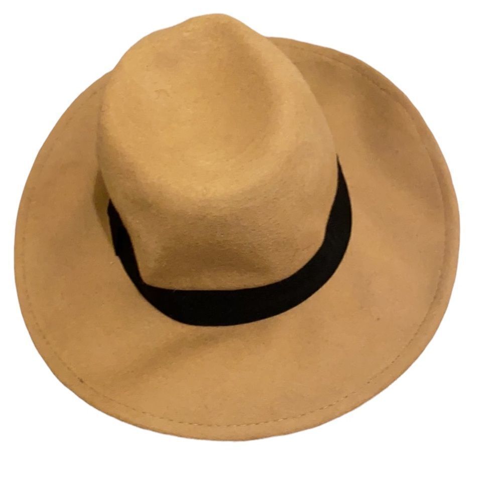 𝅺asos wool Carmel hat . New.